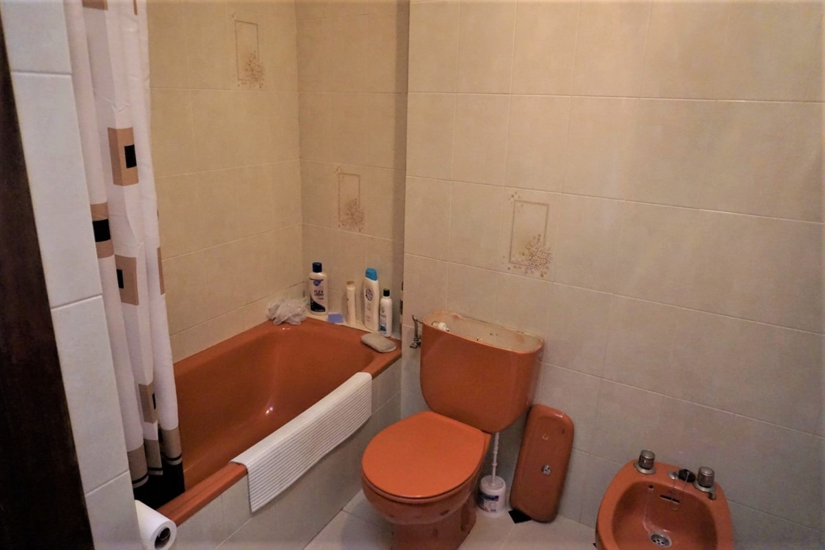 Se vende Pareada de 14 dormitorios en Costa Del Sol East, Málaga, España