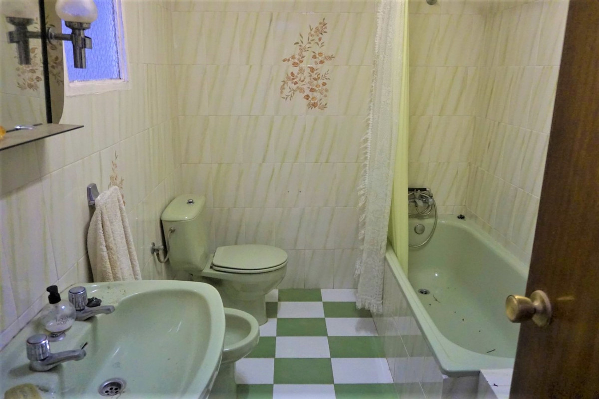 Se vende Pareada de 14 dormitorios en Costa Del Sol East, Málaga, España