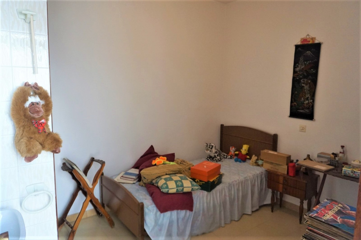 Se vende Pareada de 14 dormitorios en Costa Del Sol East, Málaga, España