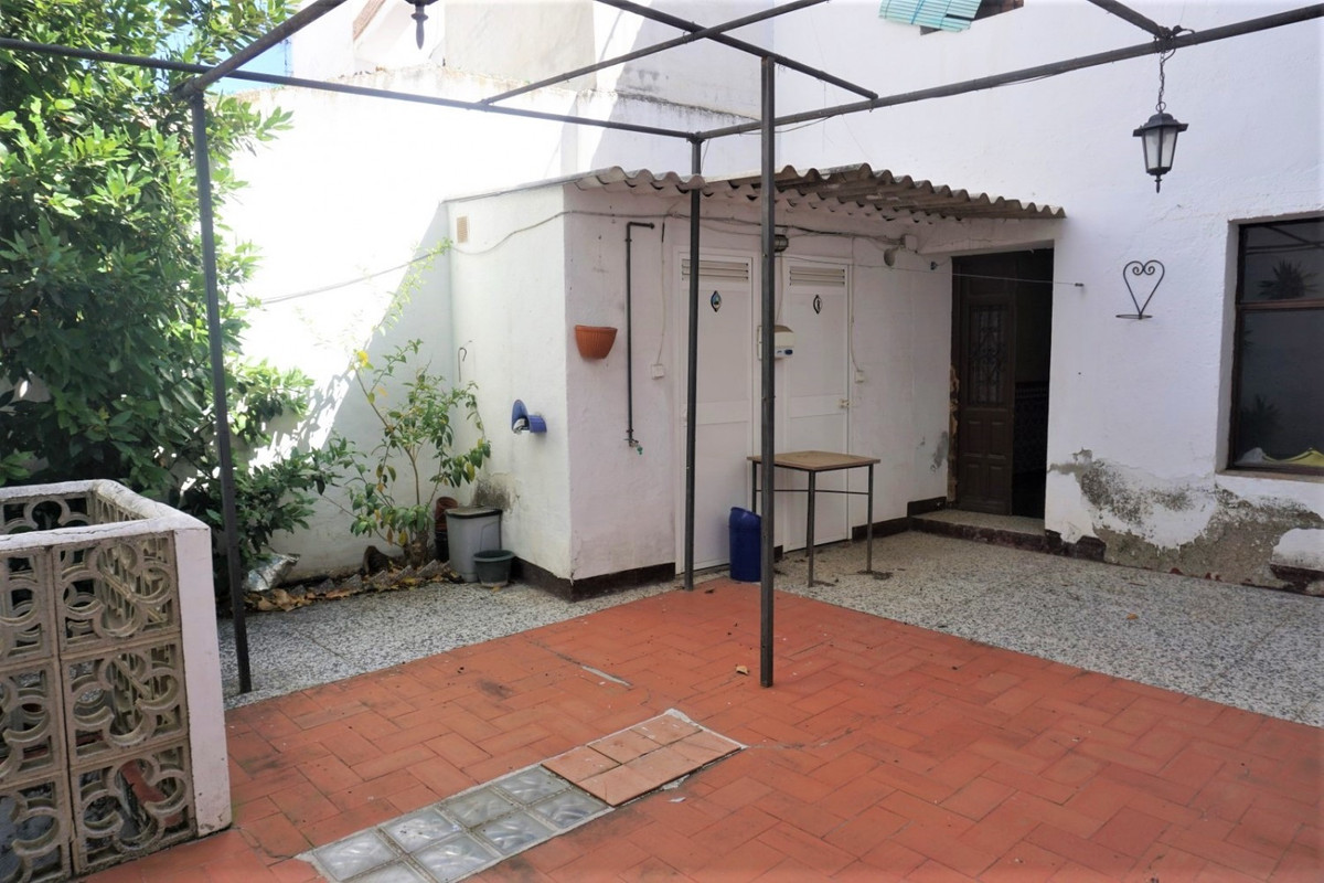 Se vende Pareada de 14 dormitorios en Costa Del Sol East, Málaga, España