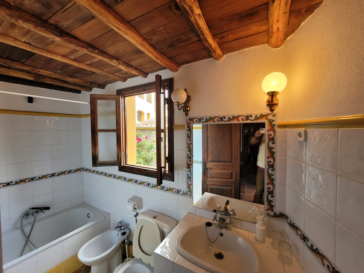 13 Bed Commercial unit for sale in El Burgo Costa Del Sol, Málaga, Spain