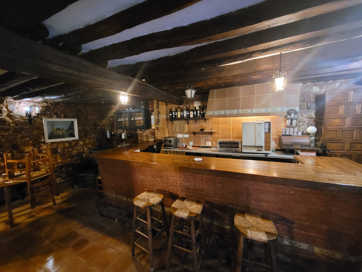 13 Bed Commercial unit for sale in El Burgo Costa Del Sol, Málaga, Spain