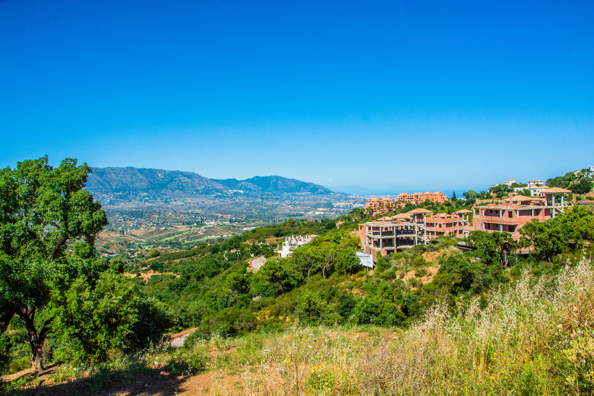 4 Bed Townhouse for sale in La Mairena Costa Del Sol, Málaga, Spain