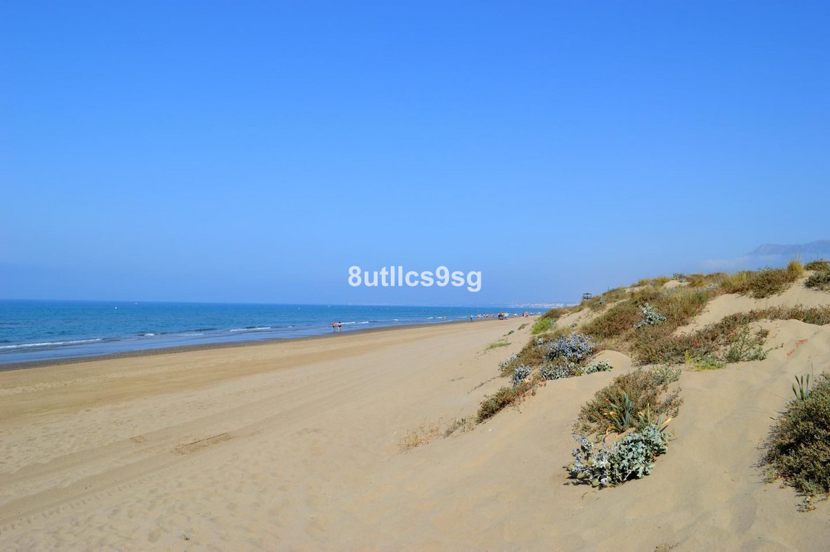 Se vende Apartamento Planta Media de 3 dormitorios en Costa Del Sol, Málaga, España