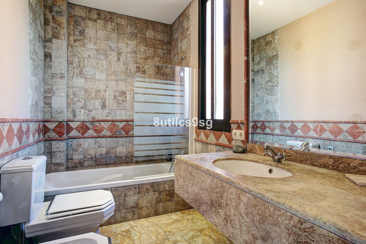 Se vende Apartamento Planta Media de 3 dormitorios en Costa Del Sol, Málaga, España