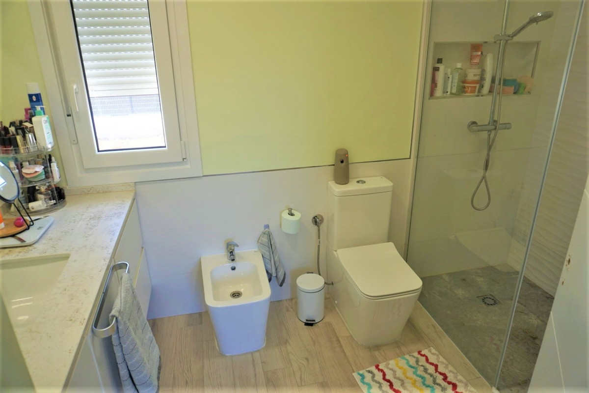 Se vende Villa - Chalet de 7 dormitorios en Costa Del Sol East, Málaga, España
