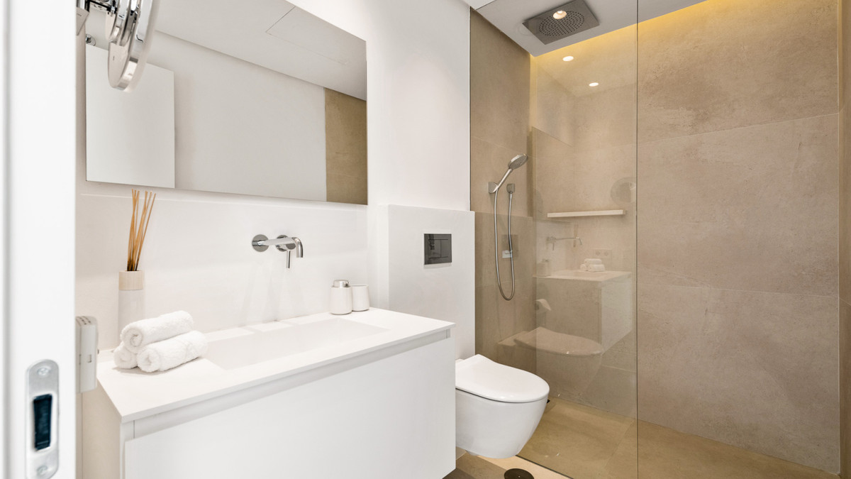 Se vende Villa - Chalet de 3 dormitorios en Costa Del Sol, Málaga, España