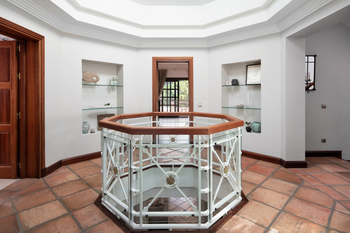 Se vende Villa - Chalet de 5 dormitorios en Costa Del Sol, Málaga, España