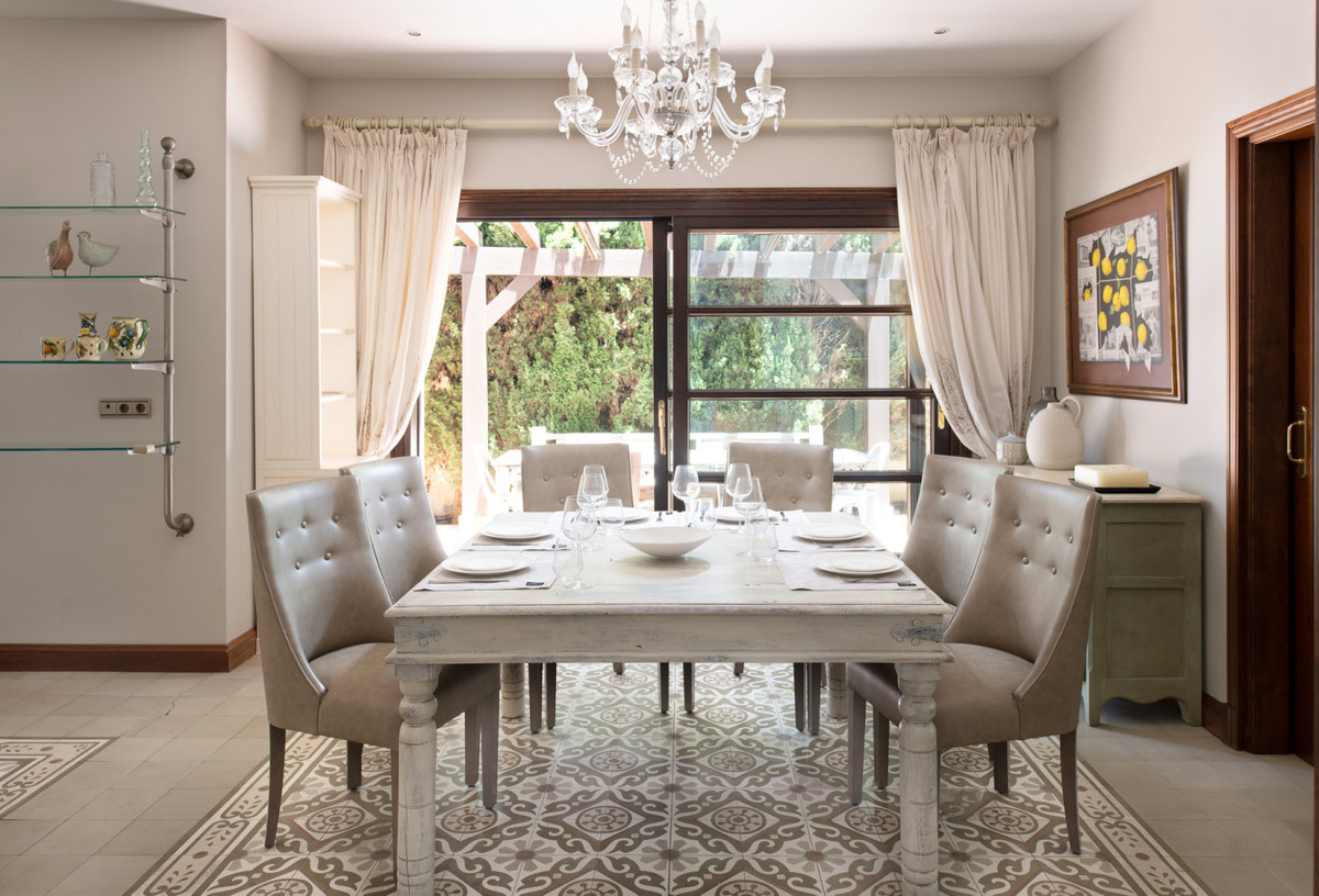 Se vende Villa - Chalet de 5 dormitorios en Costa Del Sol, Málaga, España