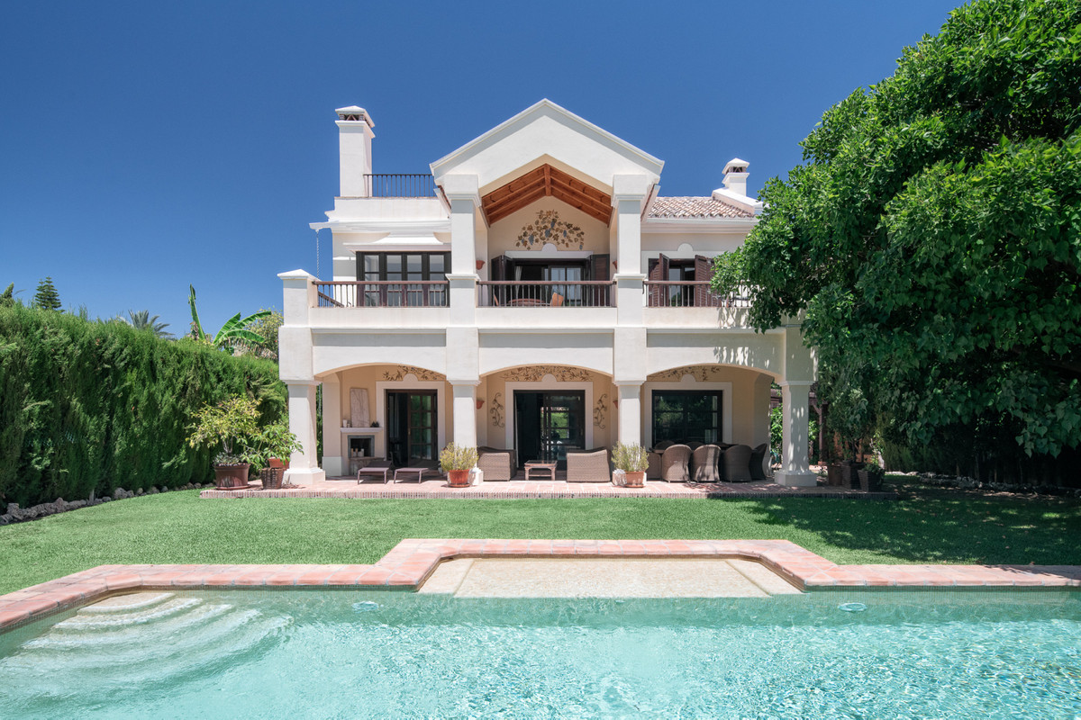 Se vende Villa - Chalet de 5 dormitorios en Costa Del Sol, Málaga, España