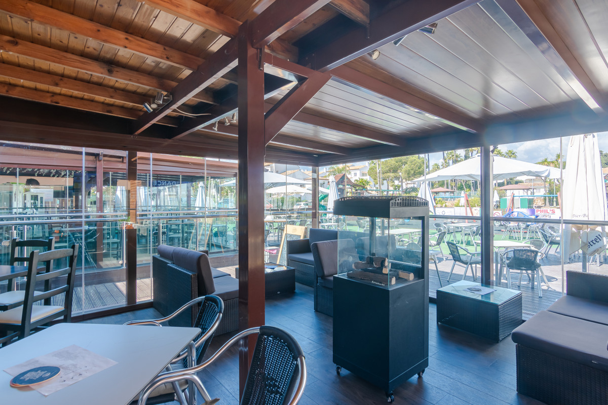 Commercial unit for sale in El Paraiso Costa Del Sol, Málaga, Spain