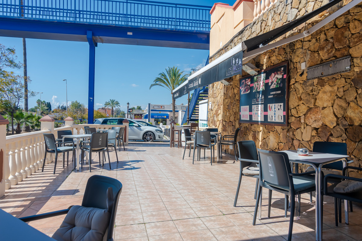 Commercial unit for sale in El Paraiso Costa Del Sol, Málaga, Spain