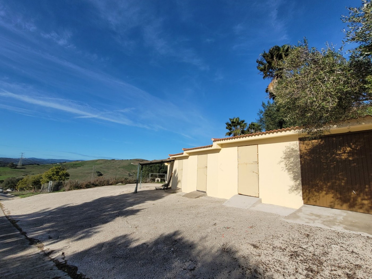 Se vende Villa - Chalet de 6 dormitorios en Costa Del Sol, Cadiz, España