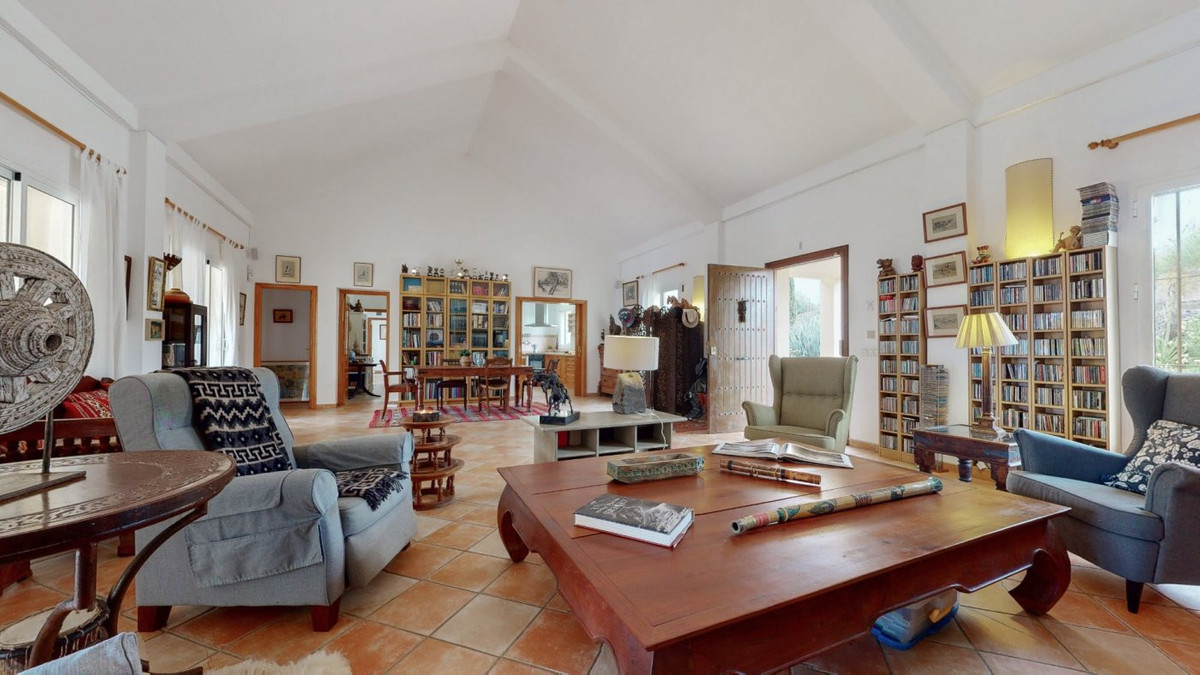 Se vende Villa - Chalet de 6 dormitorios en Costa Del Sol, Cadiz, España
