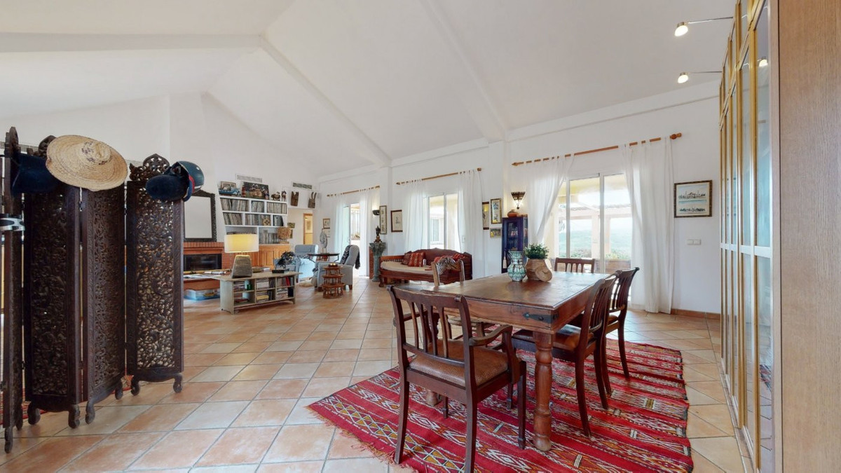 Se vende Villa - Chalet de 6 dormitorios en Costa Del Sol, Cadiz, España