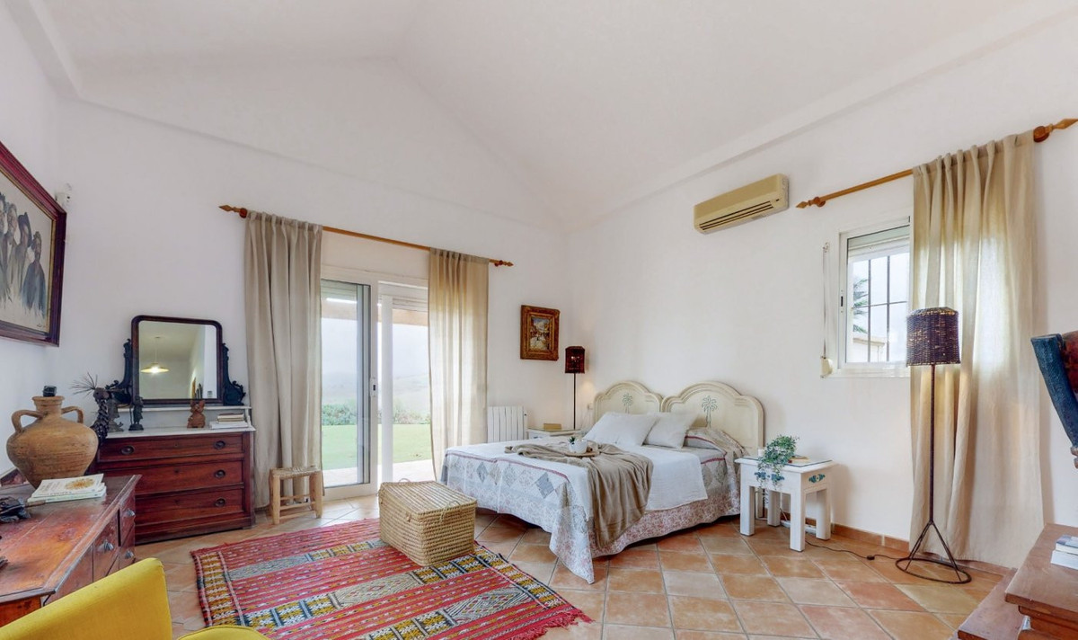 Se vende Villa - Chalet de 6 dormitorios en Costa Del Sol, Cadiz, España