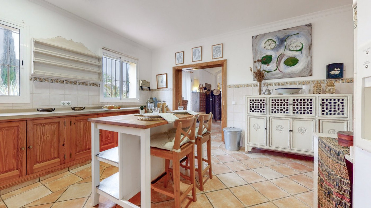 Se vende Villa - Chalet de 6 dormitorios en Costa Del Sol, Cadiz, España
