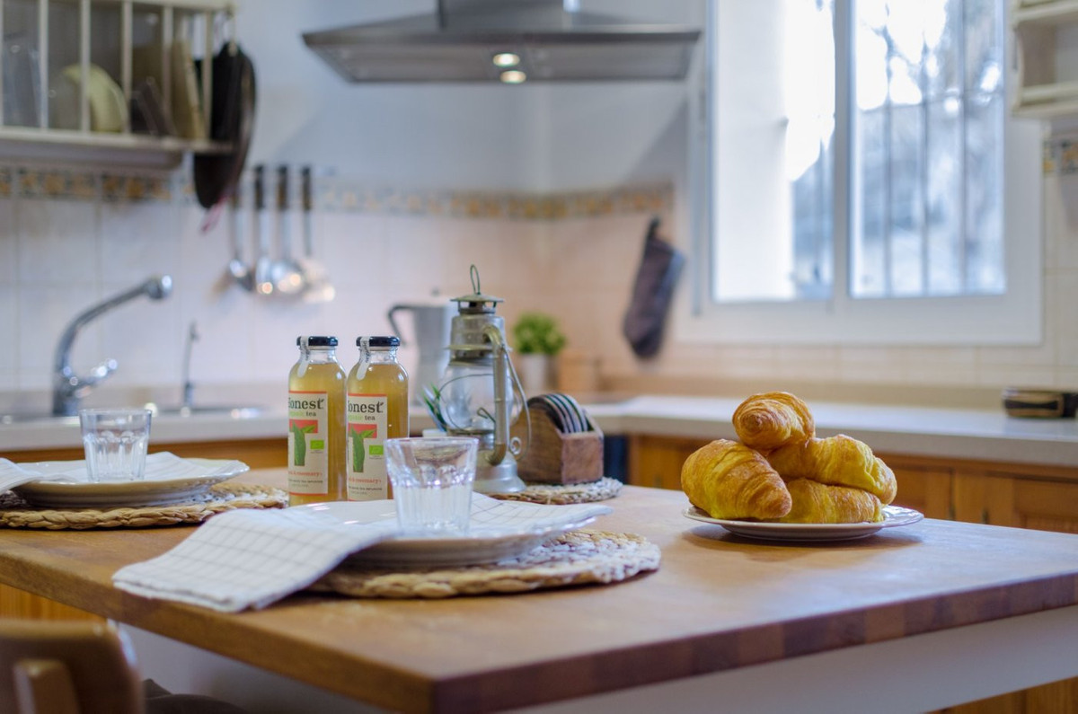 Se vende Villa - Chalet de 6 dormitorios en Costa Del Sol, Cadiz, España