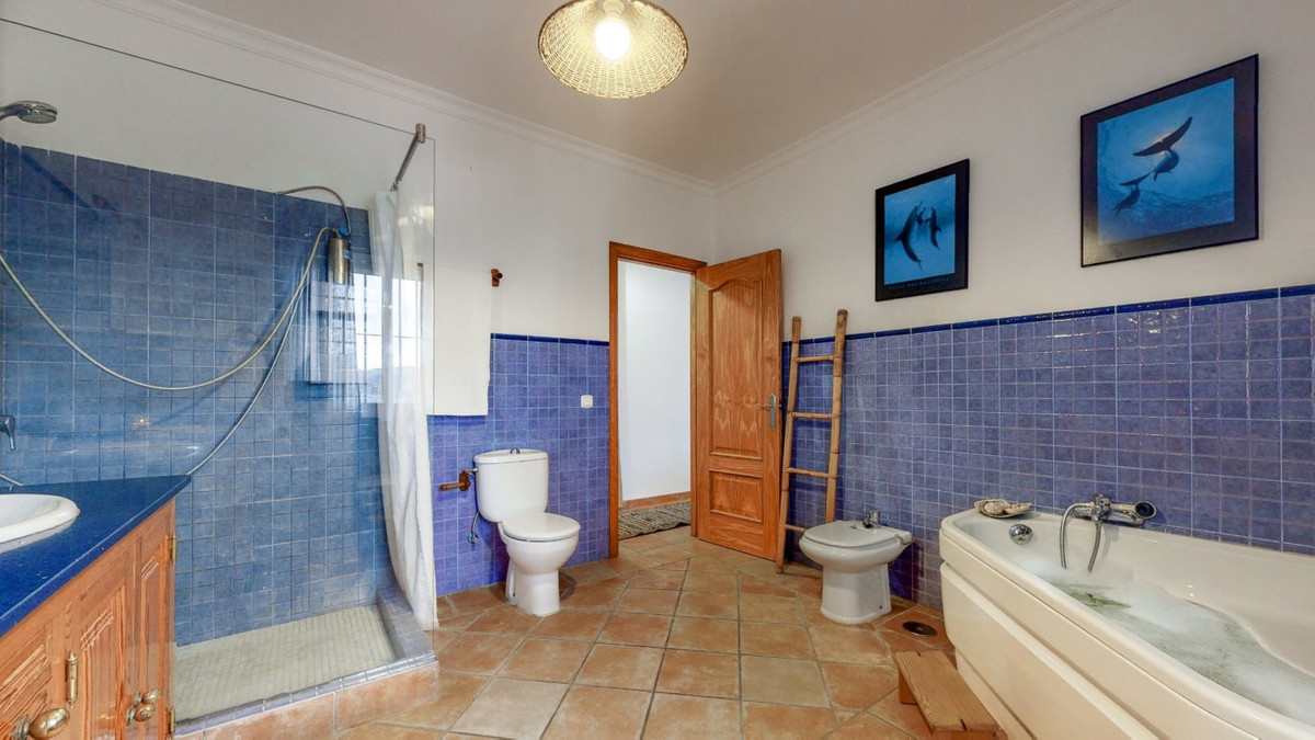 Se vende Villa - Chalet de 6 dormitorios en Costa Del Sol, Cadiz, España