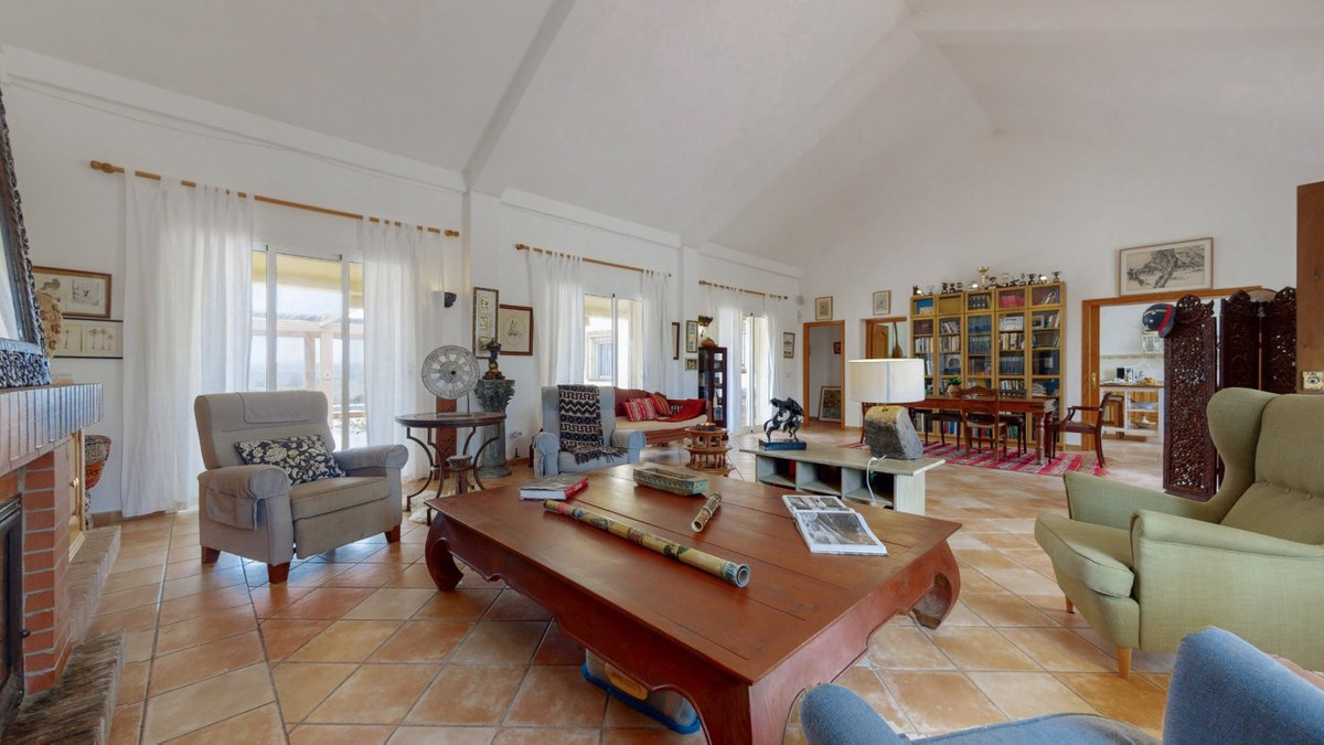 Se vende Villa - Chalet de 6 dormitorios en Costa Del Sol, Cadiz, España
