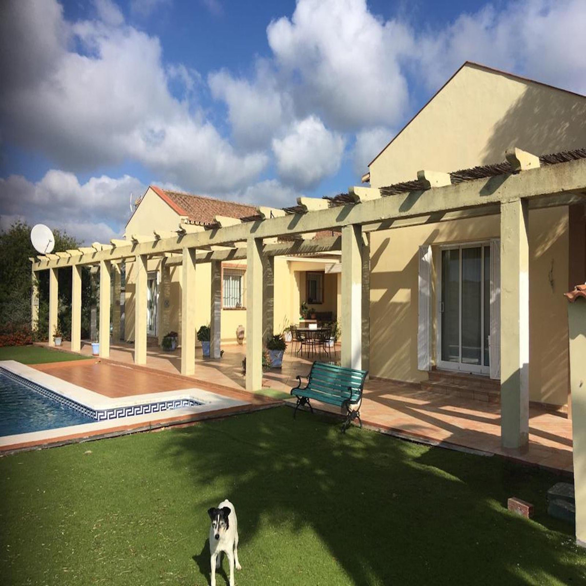 Se vende Villa - Chalet de 6 dormitorios en Costa Del Sol, Cadiz, España