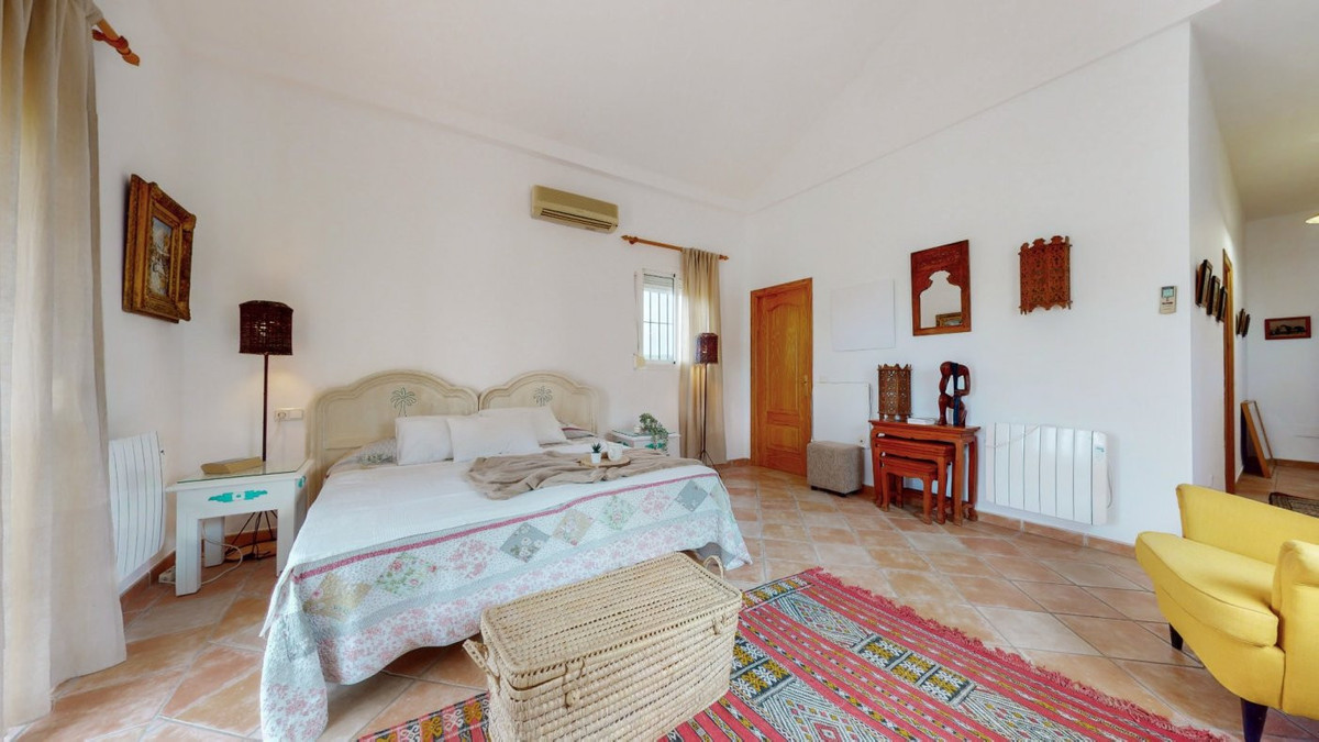 Se vende Villa - Chalet de 6 dormitorios en Costa Del Sol, Cadiz, España