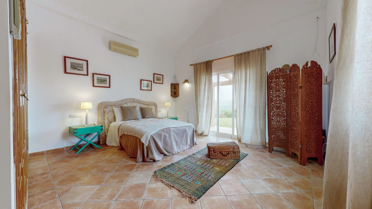 Se vende Villa - Chalet de 6 dormitorios en Costa Del Sol, Cadiz, España