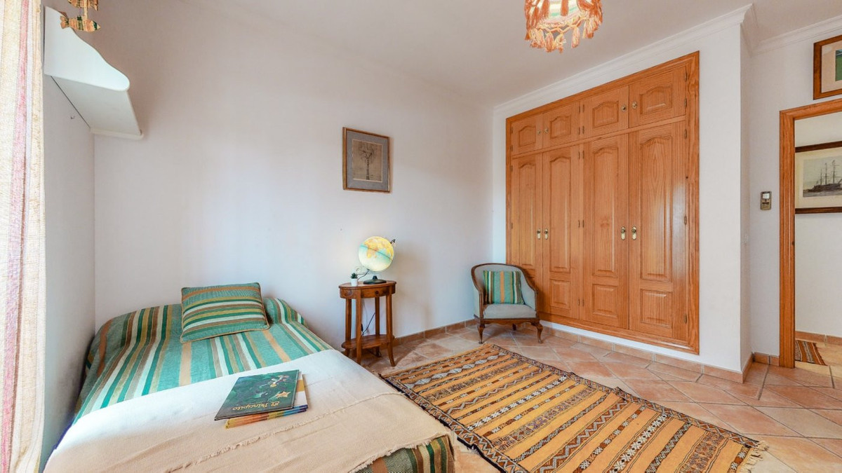 Se vende Villa - Chalet de 6 dormitorios en Costa Del Sol, Cadiz, España
