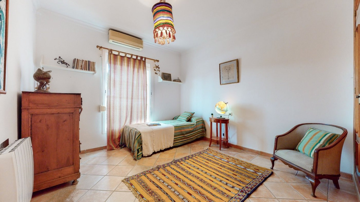 Se vende Villa - Chalet de 6 dormitorios en Costa Del Sol, Cadiz, España
