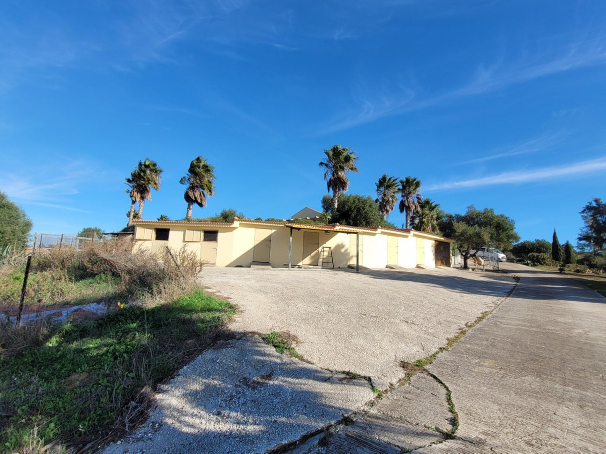 Se vende Villa - Chalet de 6 dormitorios en Costa Del Sol, Cadiz, España