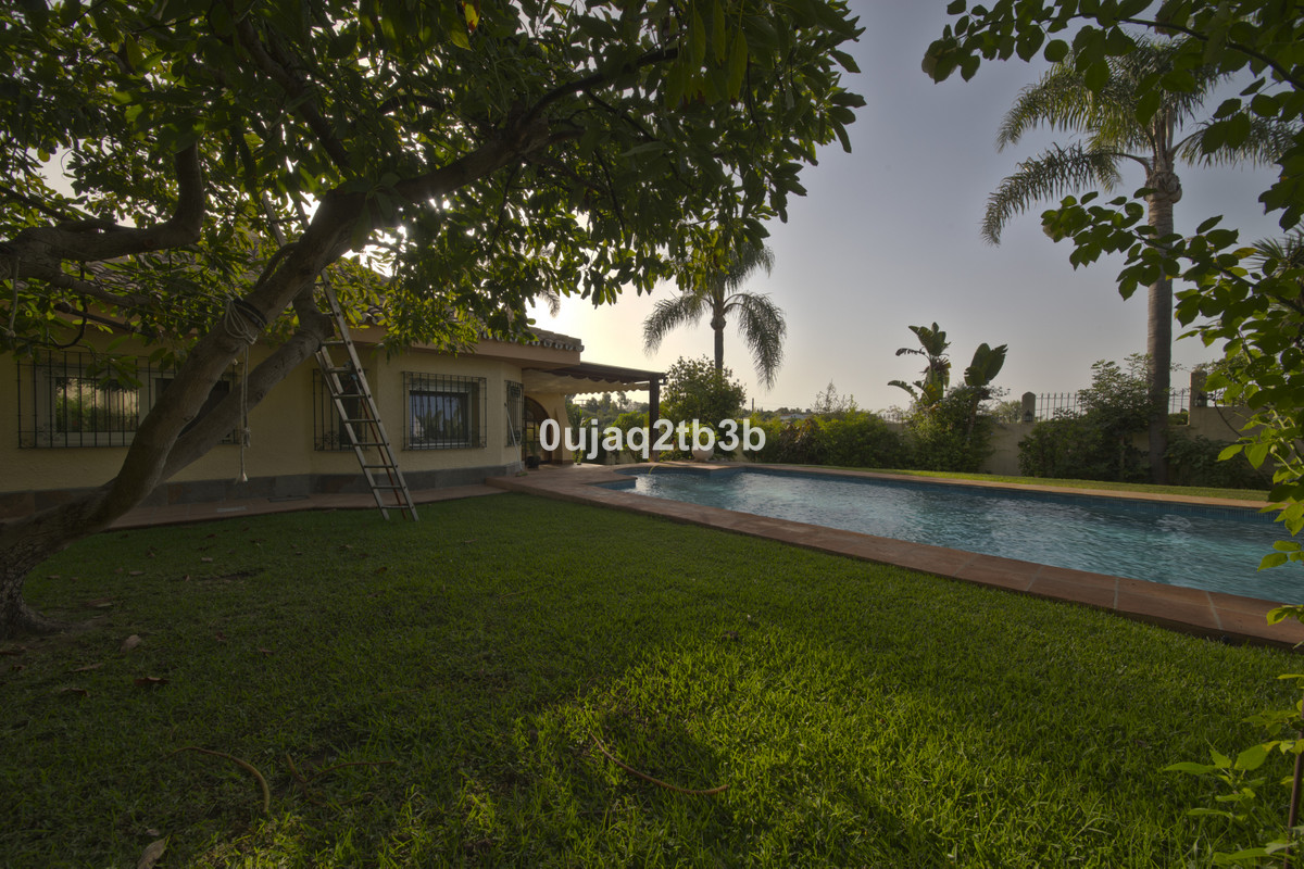 Se vende Villa - Chalet de 5 dormitorios en Costa Del Sol, Málaga, España