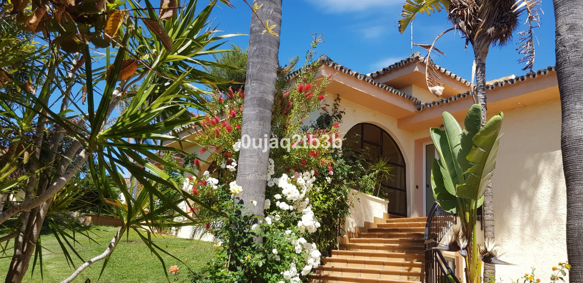 Se vende Villa - Chalet de 5 dormitorios en Costa Del Sol, Málaga, España