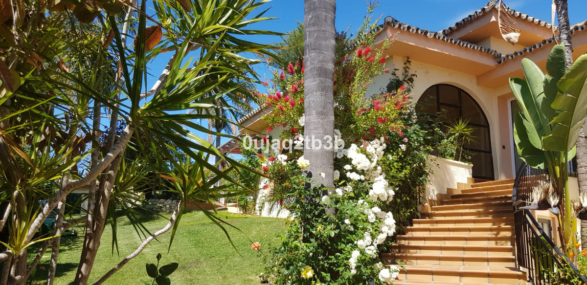 Se vende Villa - Chalet de 5 dormitorios en Costa Del Sol, Málaga, España
