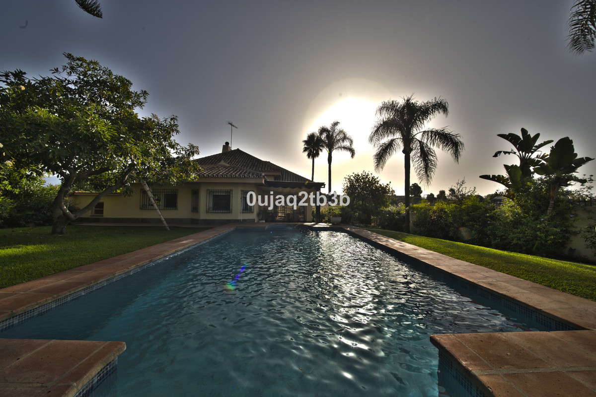 Se vende Villa - Chalet de 5 dormitorios en Costa Del Sol, Málaga, España