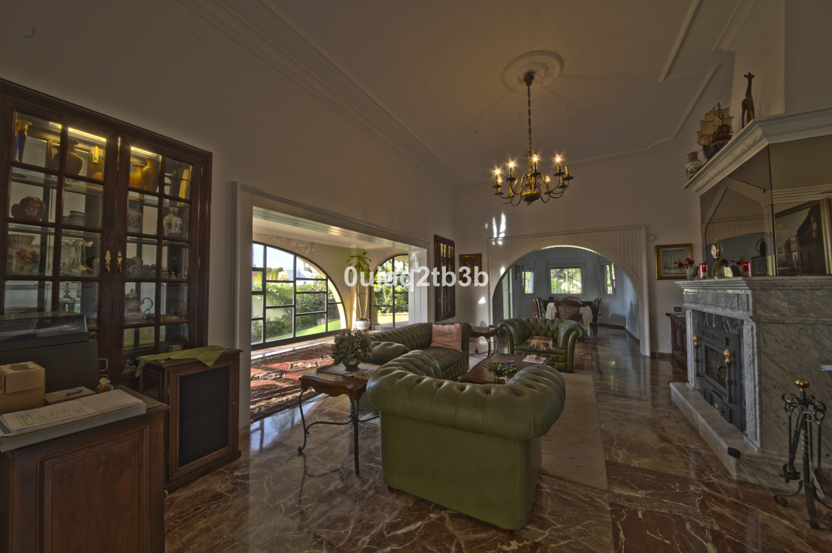 Se vende Villa - Chalet de 5 dormitorios en Costa Del Sol, Málaga, España