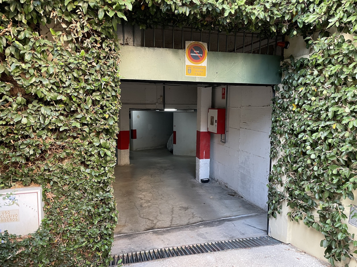 Se vende Garaje  en Costa Del Sol East, Málaga, España