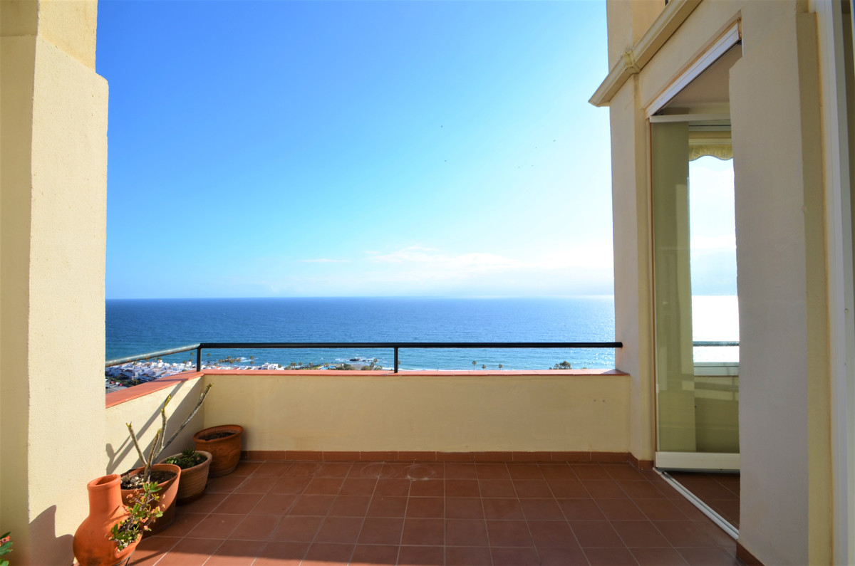 Se vende Apartamento Planta Media de 3 dormitorios en Costa Del Sol, Málaga, España
