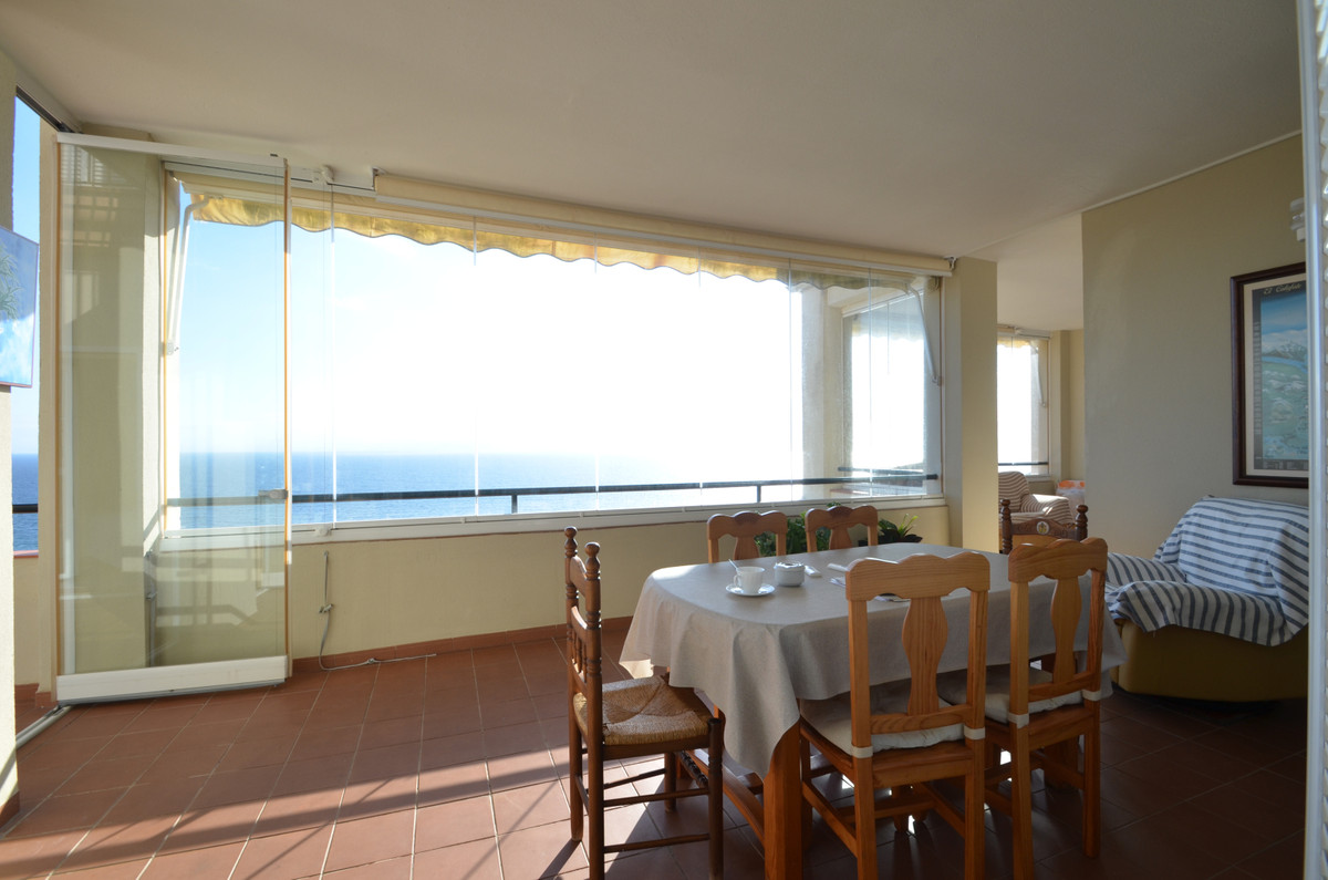 Se vende Apartamento Planta Media de 3 dormitorios en Costa Del Sol, Málaga, España