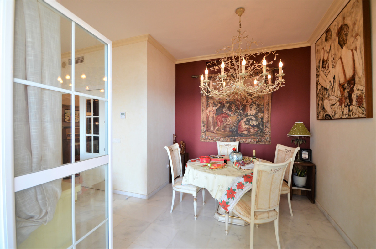 Se vende Apartamento Planta Media de 3 dormitorios en Costa Del Sol, Málaga, España