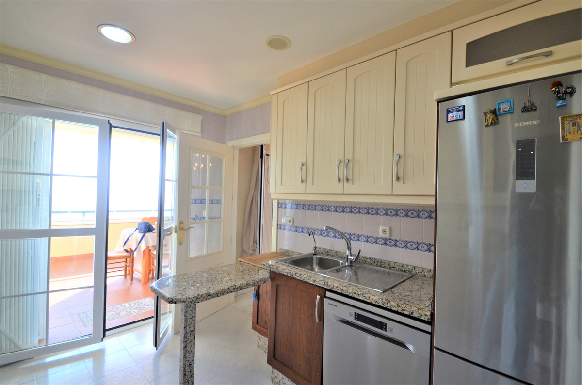 Se vende Apartamento Planta Media de 3 dormitorios en Costa Del Sol, Málaga, España
