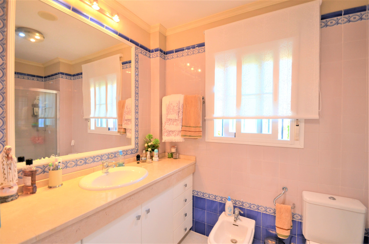 Se vende Apartamento Planta Media de 3 dormitorios en Costa Del Sol, Málaga, España