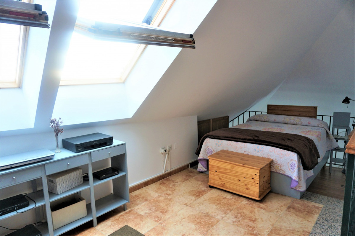 Se vende Apartamento Planta Media de 2 dormitorios en Costa Del Sol East, Málaga, España