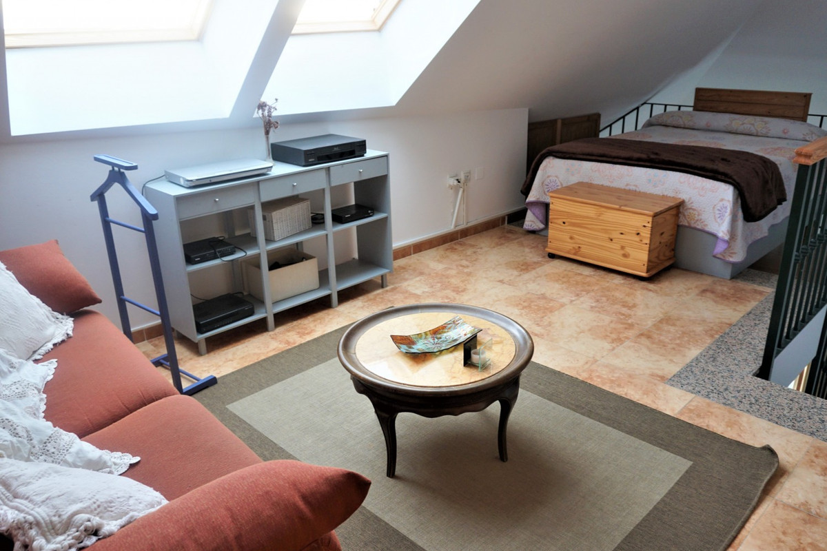 Se vende Apartamento Planta Media de 2 dormitorios en Costa Del Sol East, Málaga, España