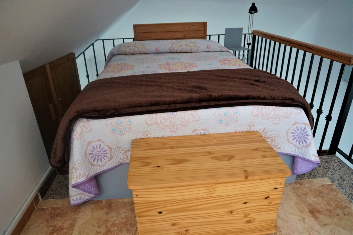 Se vende Apartamento Planta Media de 2 dormitorios en Costa Del Sol East, Málaga, España