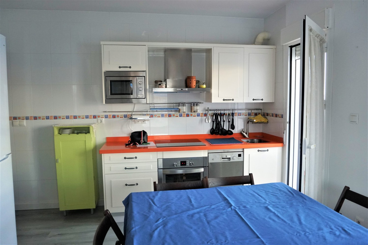 Se vende Apartamento Planta Media de 2 dormitorios en Costa Del Sol East, Málaga, España