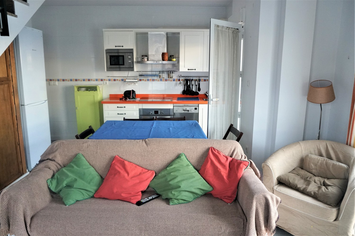 Se vende Apartamento Planta Media de 2 dormitorios en Costa Del Sol East, Málaga, España