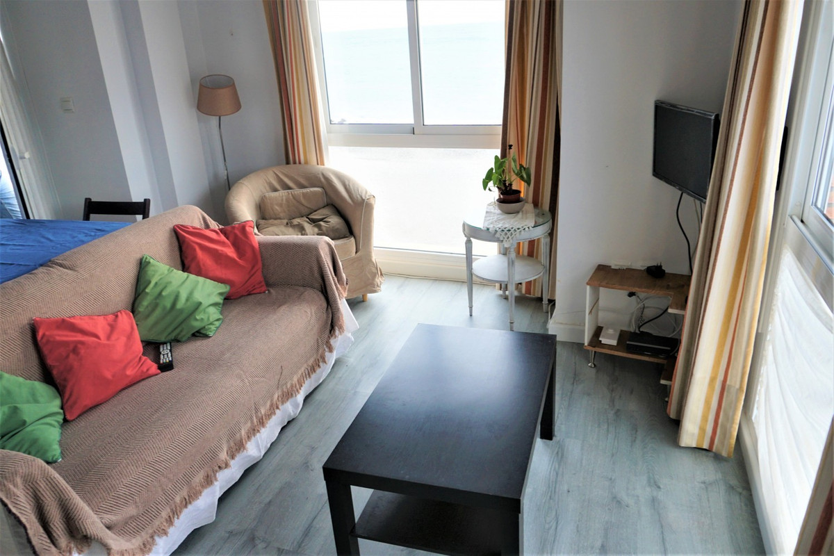 Se vende Apartamento Planta Media de 2 dormitorios en Costa Del Sol East, Málaga, España