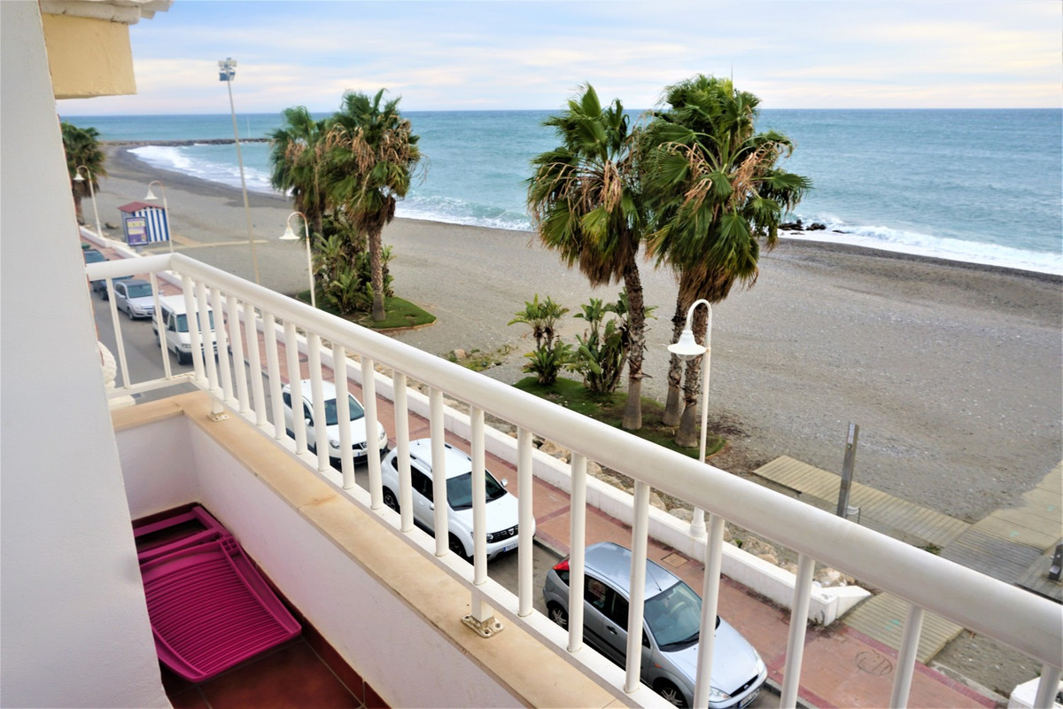 Se vende Apartamento Planta Media de 2 dormitorios en Costa Del Sol East, Málaga, España