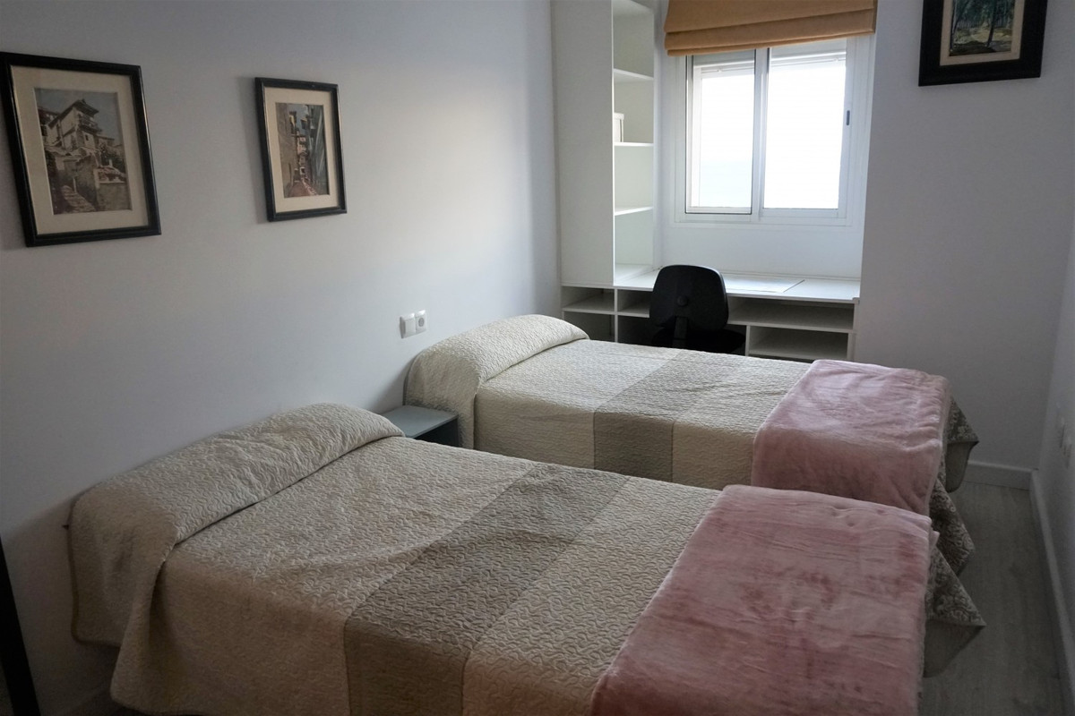 Se vende Apartamento Planta Media de 2 dormitorios en Costa Del Sol East, Málaga, España