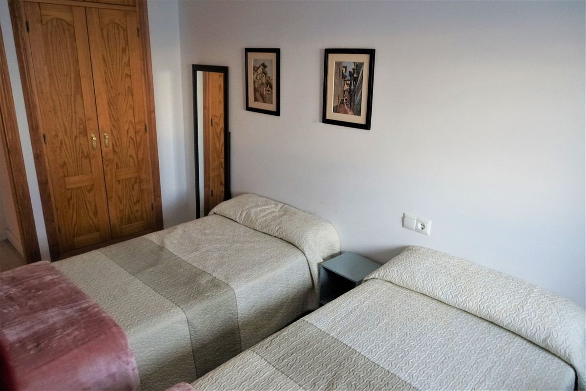 Se vende Apartamento Planta Media de 2 dormitorios en Costa Del Sol East, Málaga, España